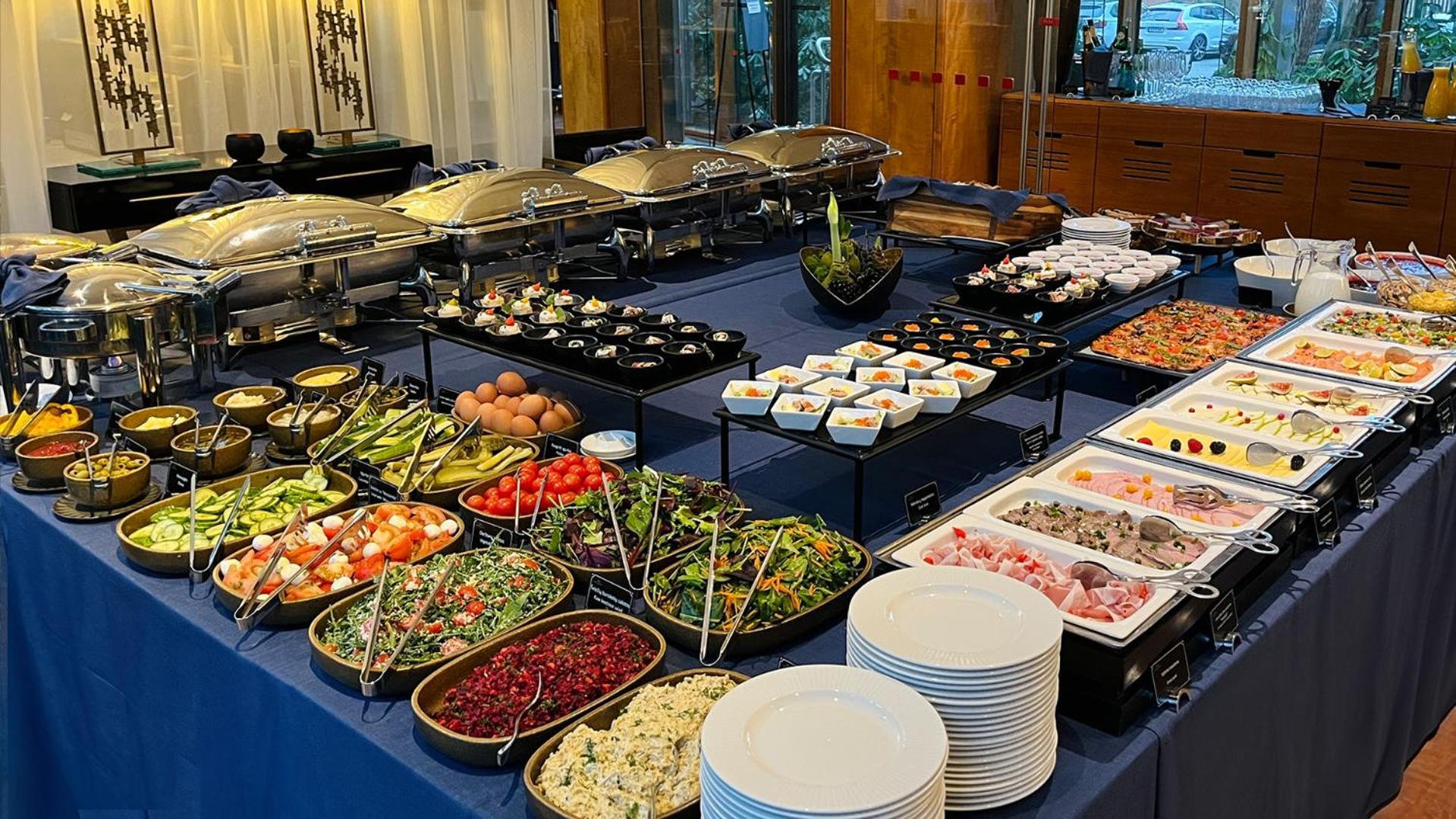 Palanga Life Balance Spa Hotel Buitenkant foto A buffet at a hotel