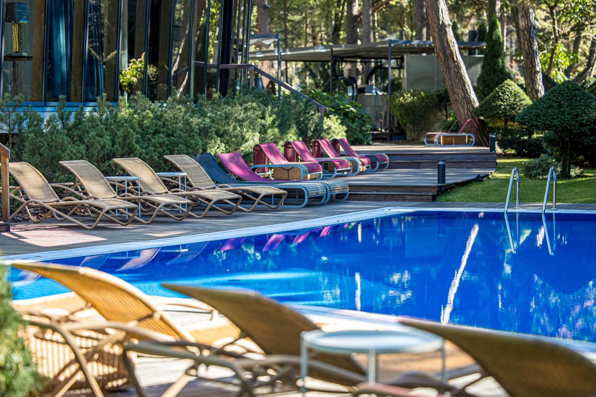 Palanga Life Balance Spa Hotel Buitenkant foto The pool at the hotel