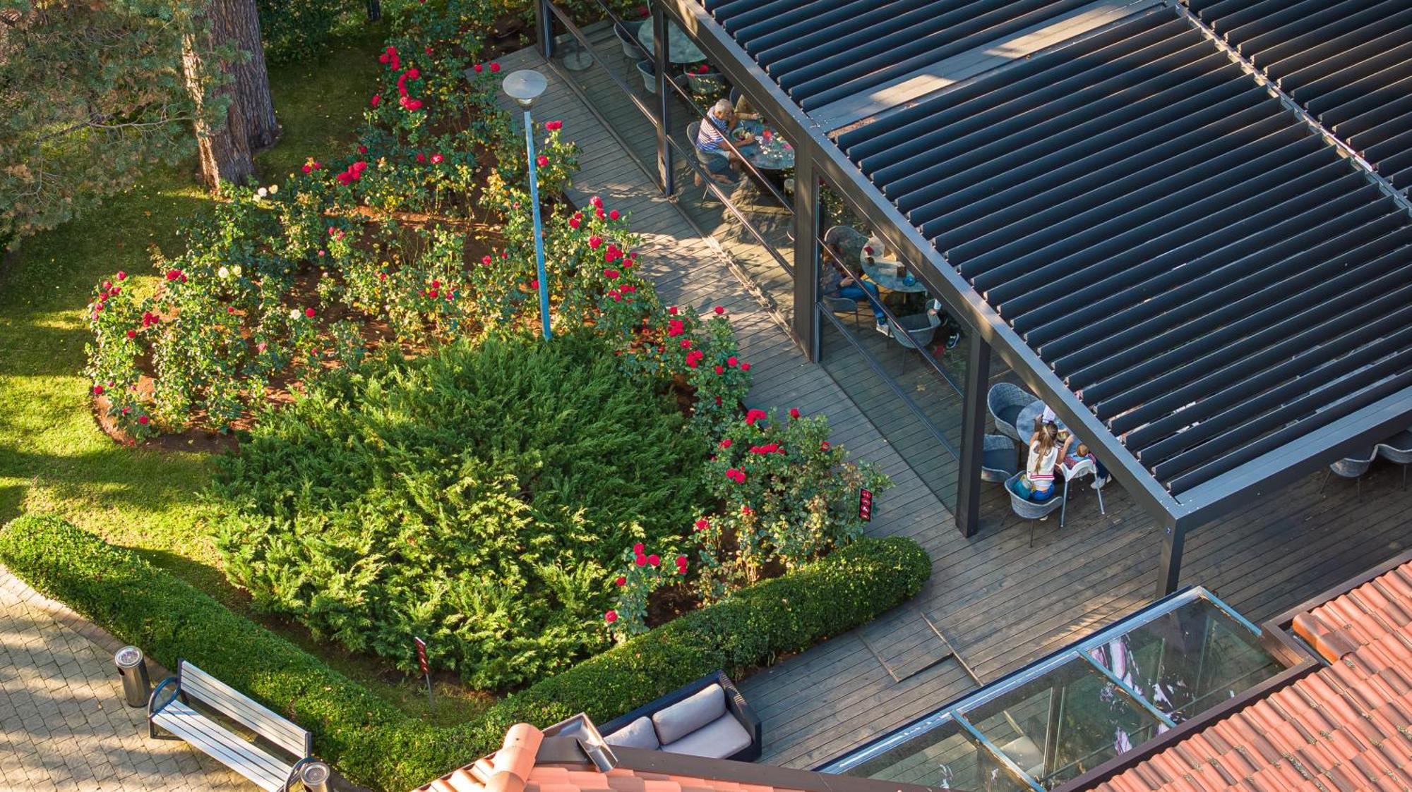 Palanga Life Balance Spa Hotel Buitenkant foto A pergola with louvres