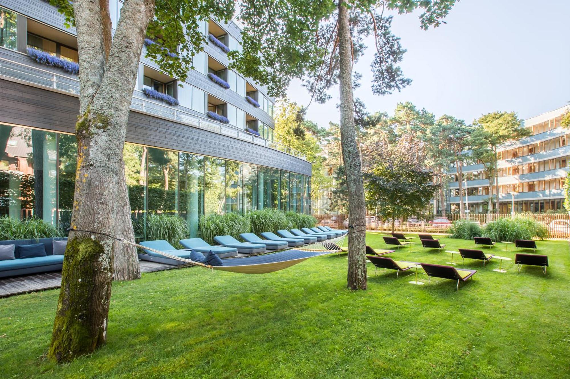Palanga Life Balance Spa Hotel Buitenkant foto The Hotel's garden