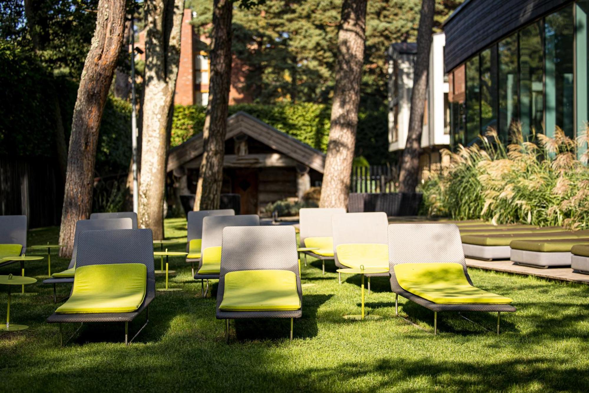 Palanga Life Balance Spa Hotel Buitenkant foto The garden of the hotel