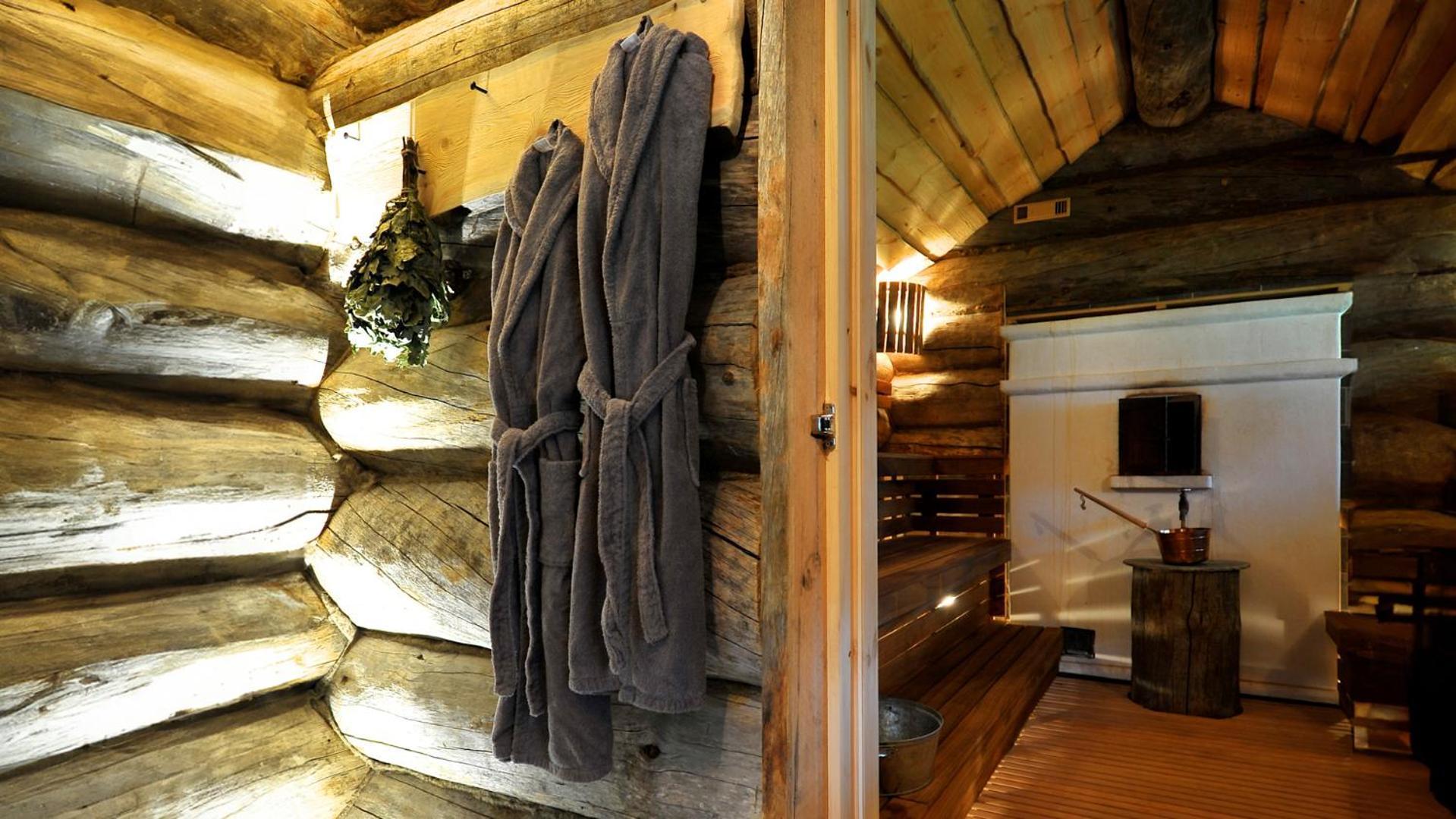 Palanga Life Balance Spa Hotel Buitenkant foto A bathrobe hanging on a door